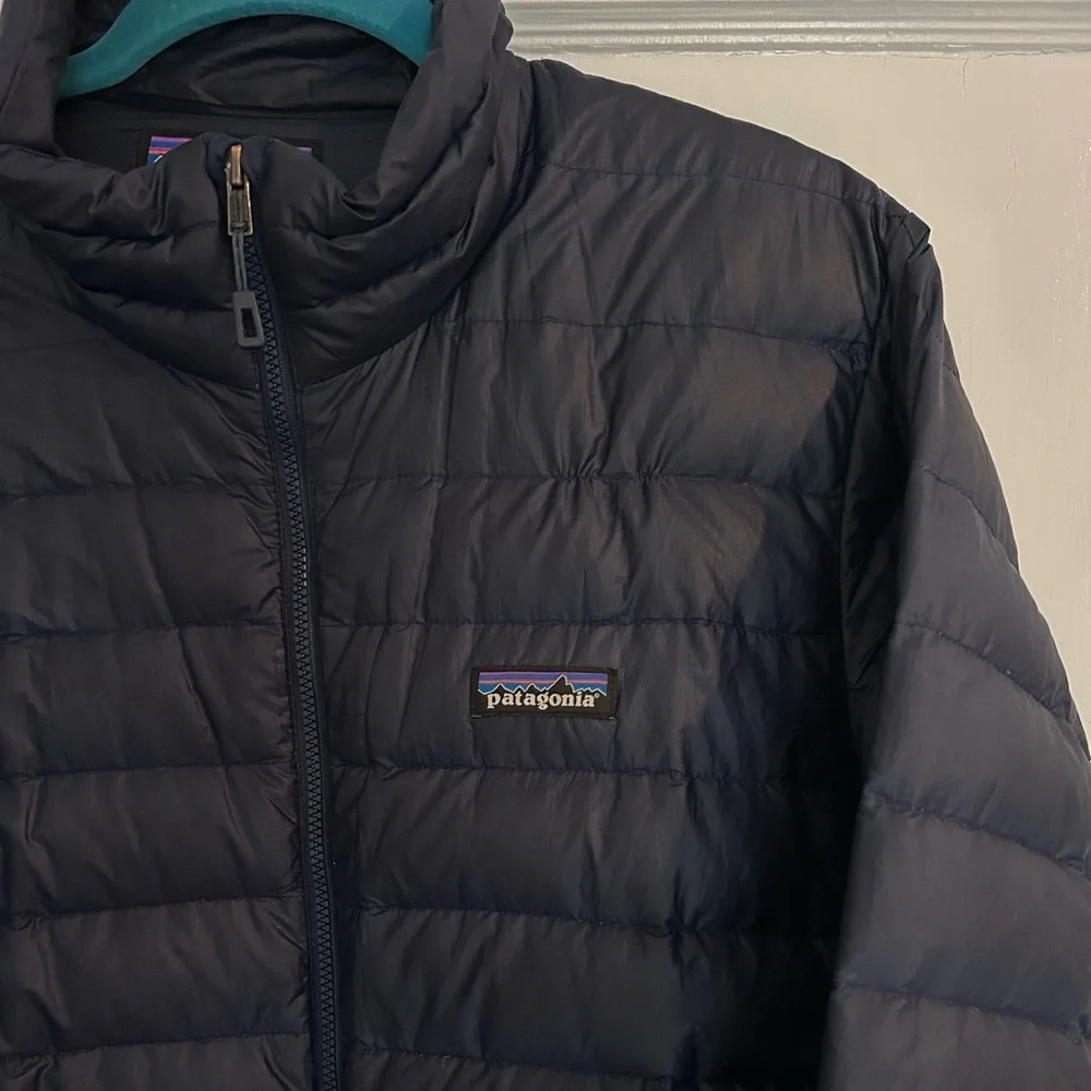 Patagonia men’s medium navy blue down sweater puffer jacket with pockets - Picture 2 of 16